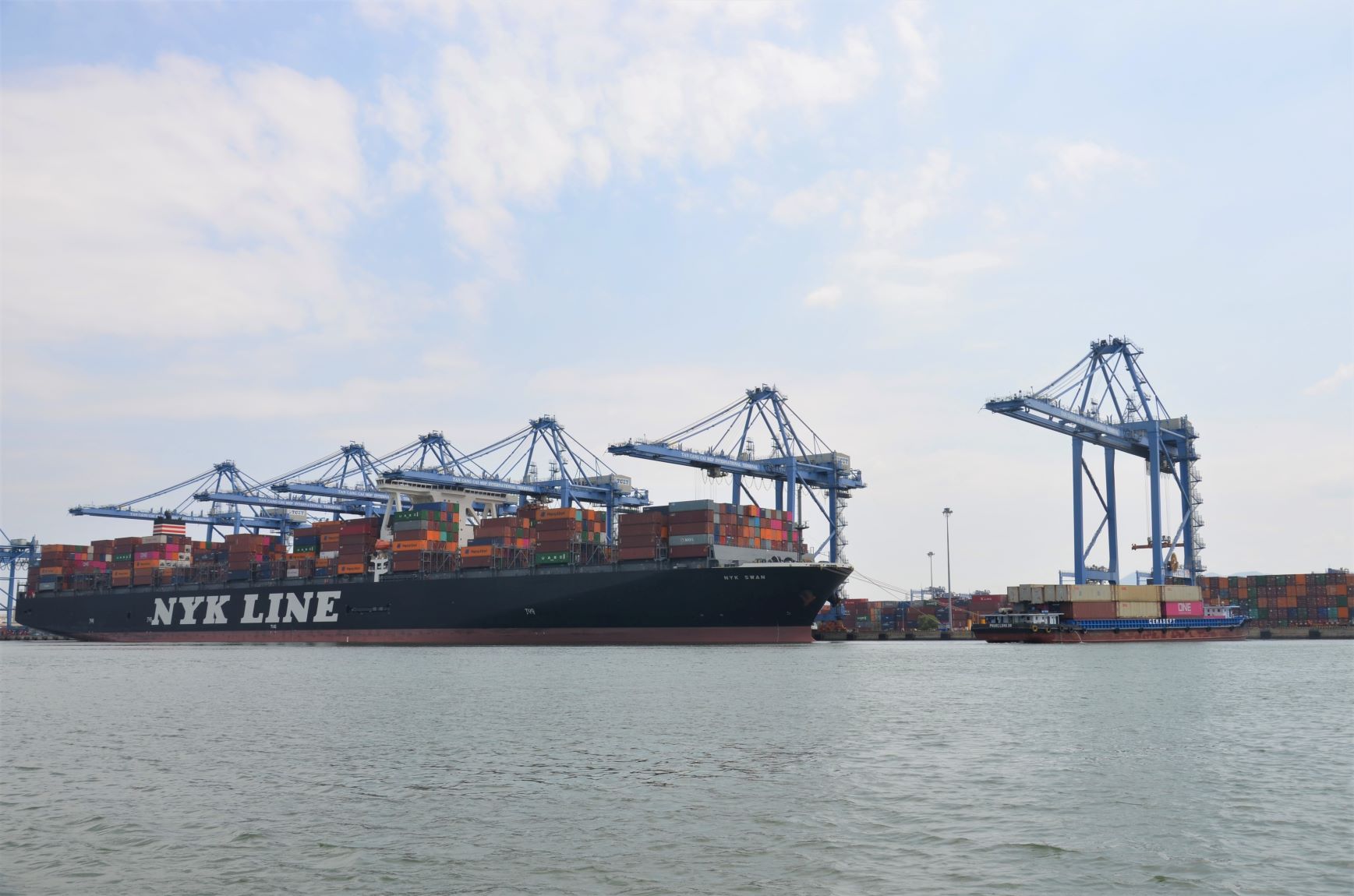 TCIT- Vietnam's largest deep-sea container port set a new record about M/V handling output